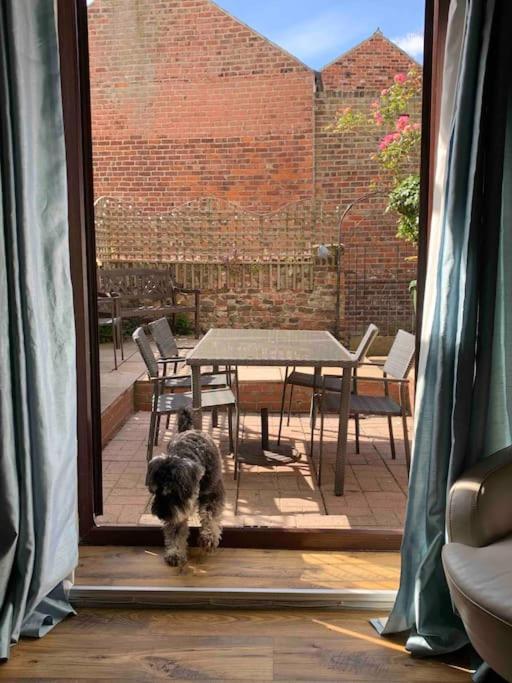 Award Winning Pet Friendly Paddock Cottage Whitby Eksteriør billede
