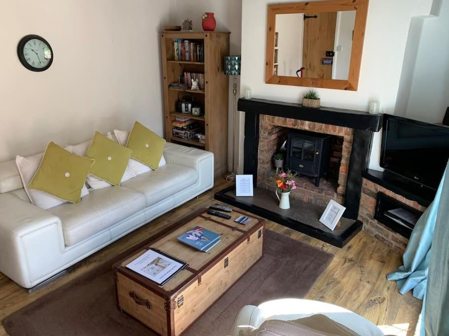Award Winning Pet Friendly Paddock Cottage Whitby Eksteriør billede