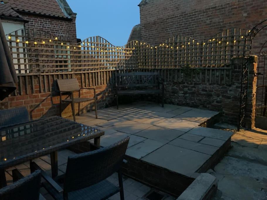 Award Winning Pet Friendly Paddock Cottage Whitby Eksteriør billede